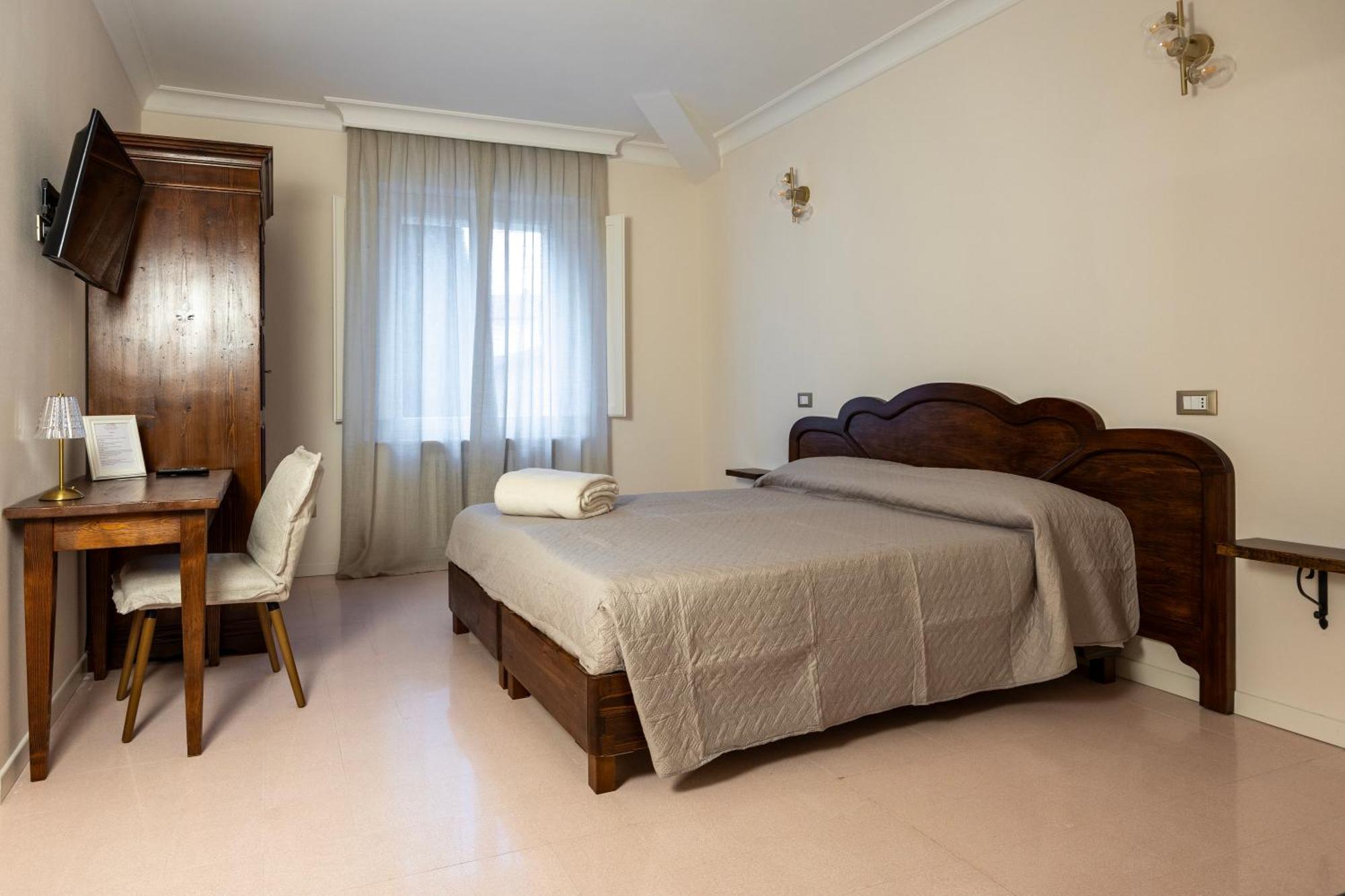 Palazzo Gessi Room And Breakfast Borghi Extérieur photo