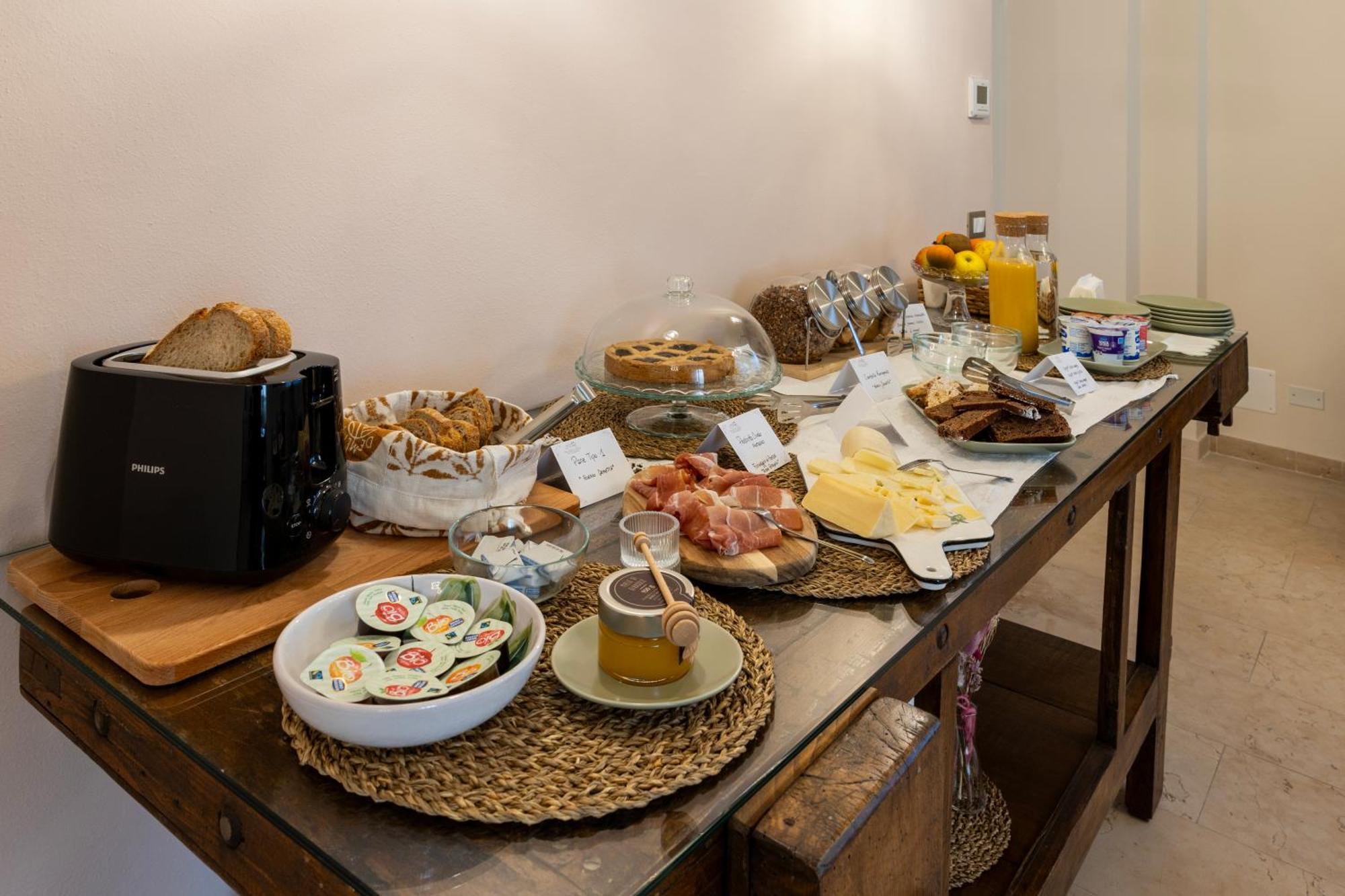 Palazzo Gessi Room And Breakfast Borghi Extérieur photo
