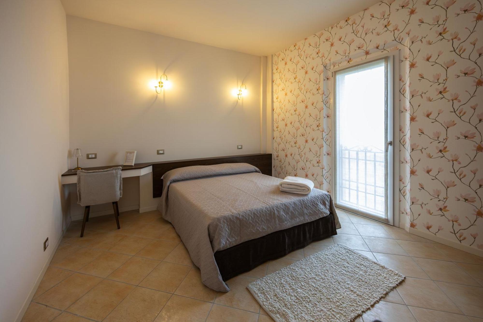 Palazzo Gessi Room And Breakfast Borghi Extérieur photo