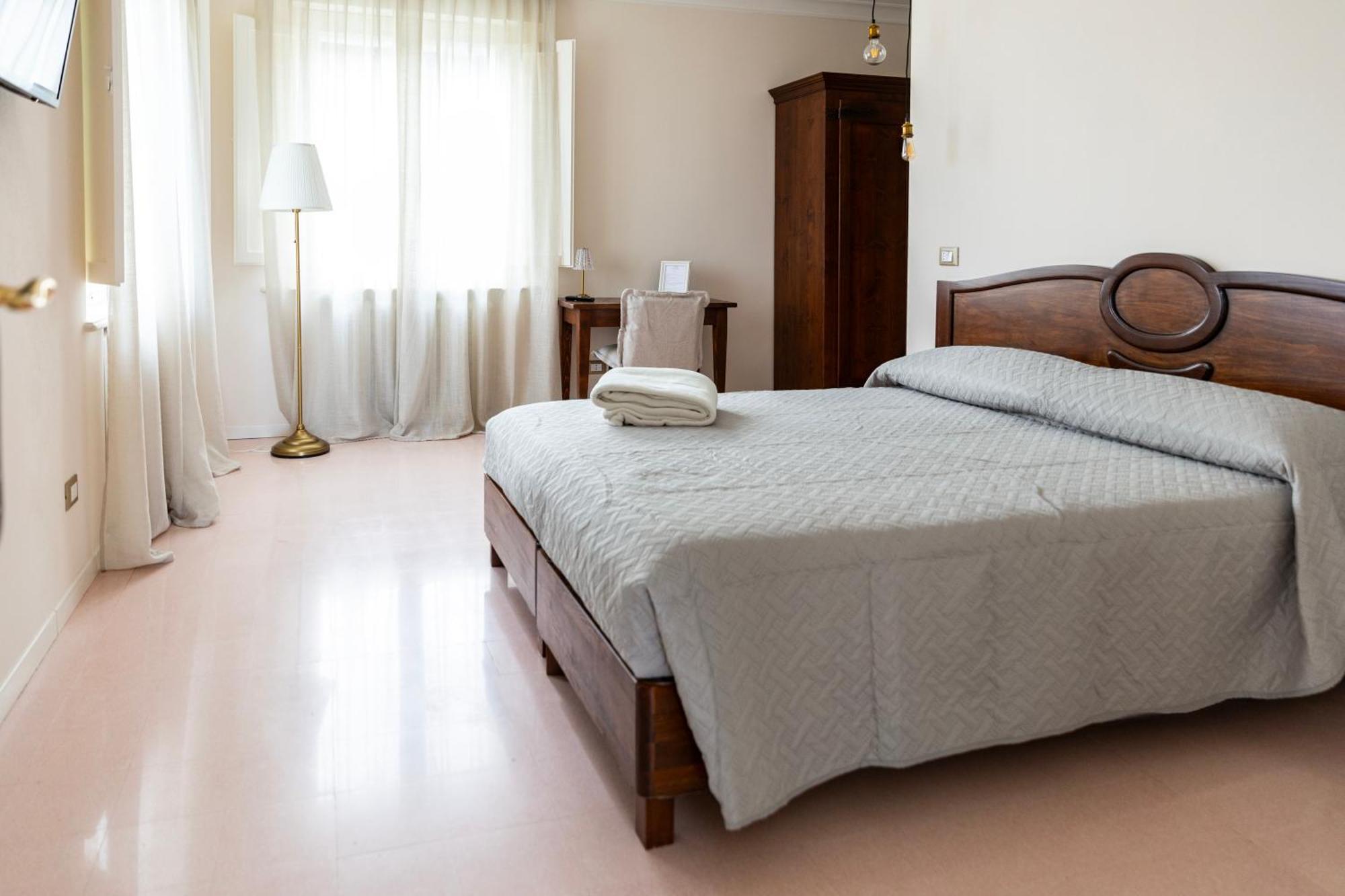 Palazzo Gessi Room And Breakfast Borghi Extérieur photo