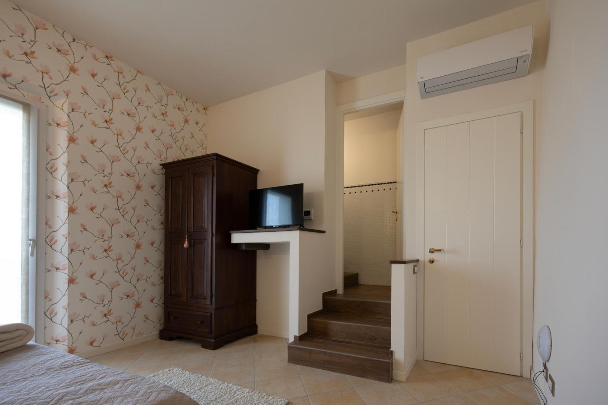 Palazzo Gessi Room And Breakfast Borghi Extérieur photo