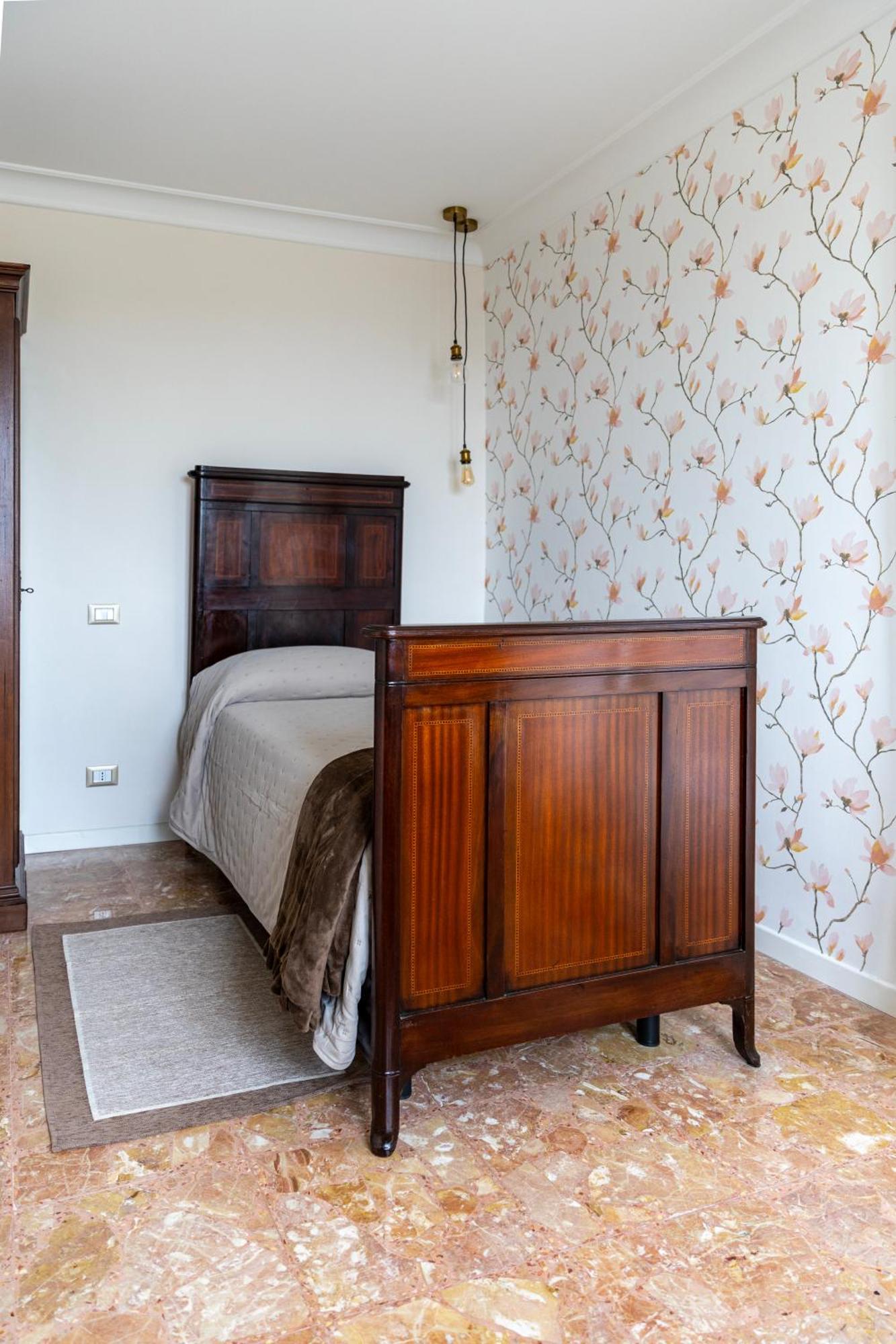 Palazzo Gessi Room And Breakfast Borghi Extérieur photo
