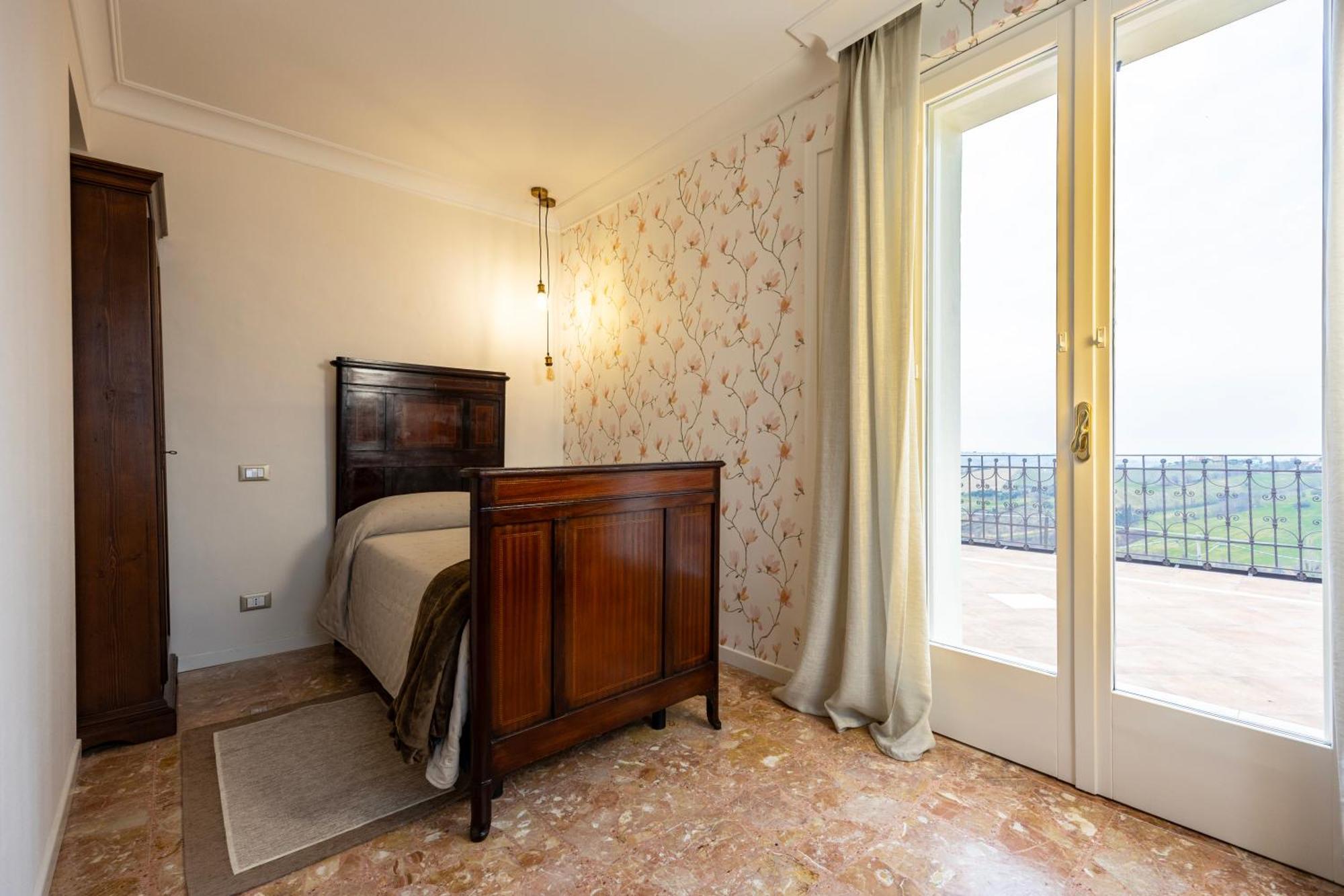Palazzo Gessi Room And Breakfast Borghi Extérieur photo